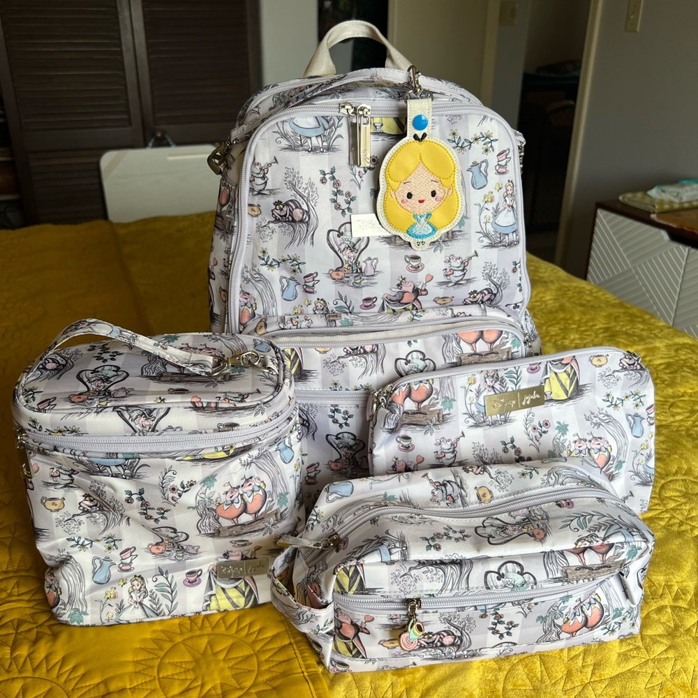 Jujube Zealous diaper back with accessories NWOT